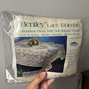 vintage Du Pont Dacron “Bentley” white floral lace oval tablecloth